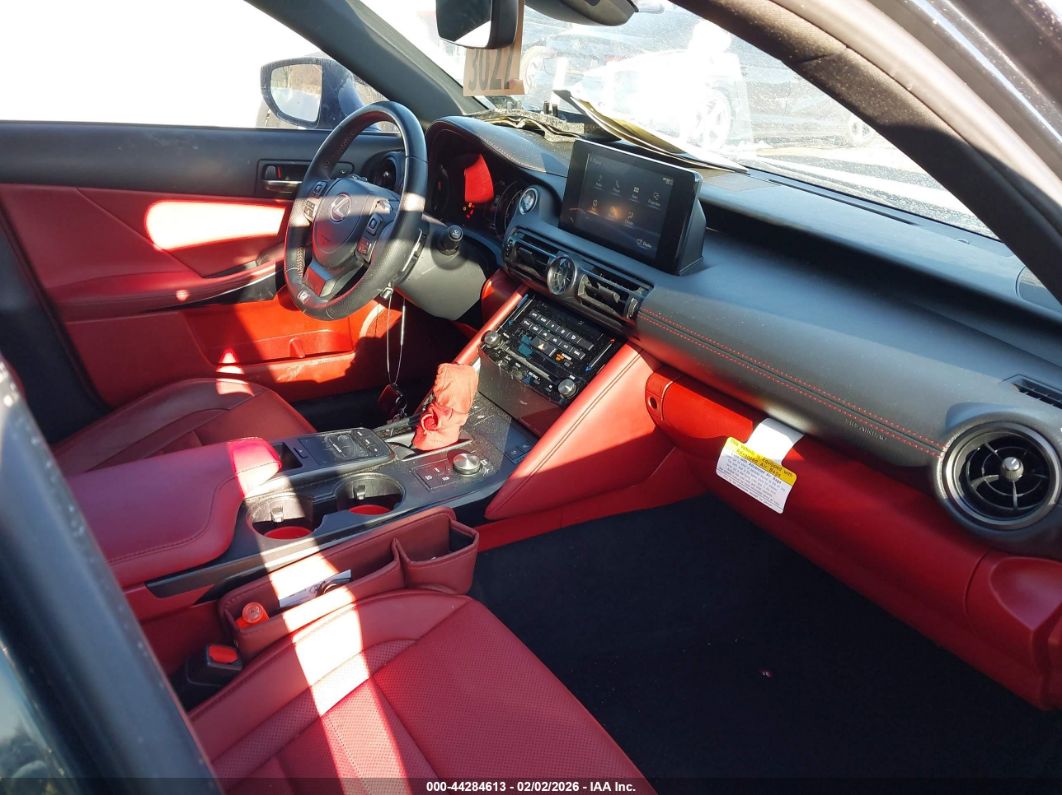 Lexus IS 2024