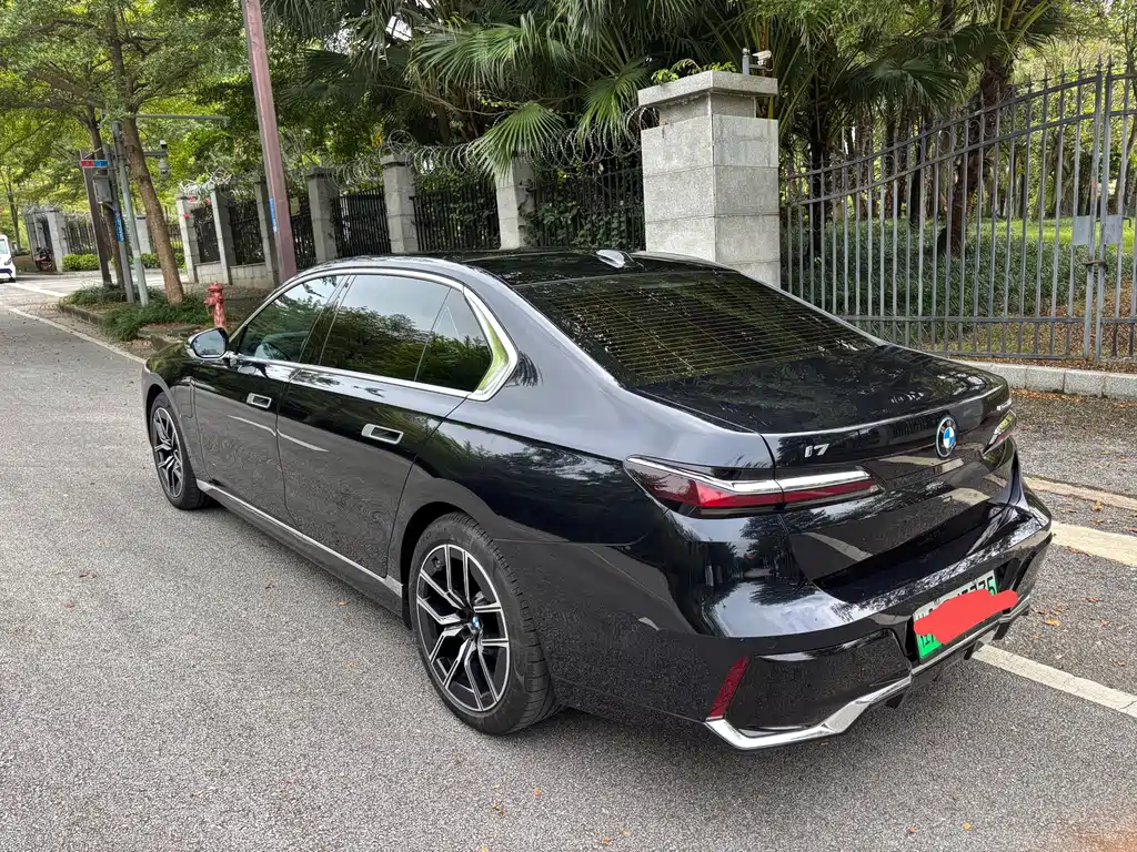 BMW i7 2023