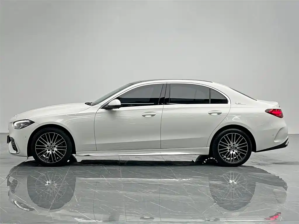 Mercedes-Benz C-Класс 2024