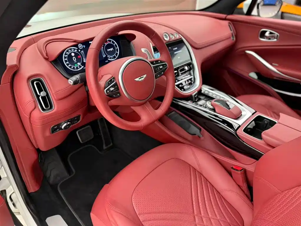 Aston Martin DBX 2023