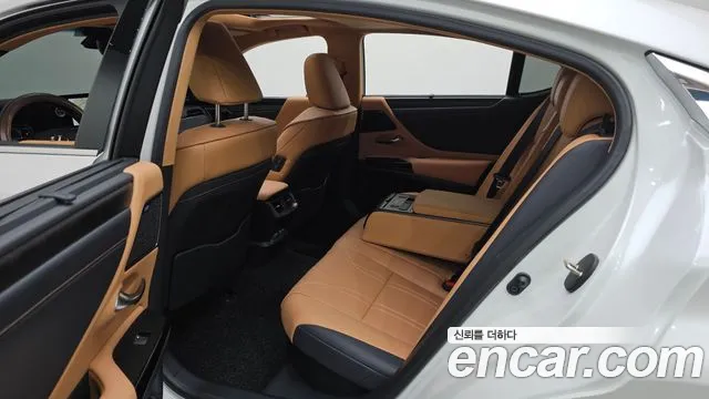 Lexus ES 2024