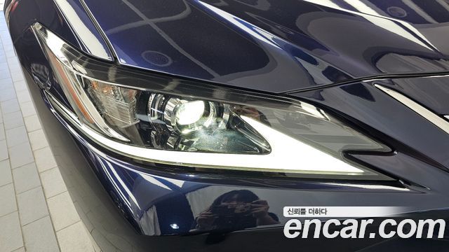 Lexus ES 2023