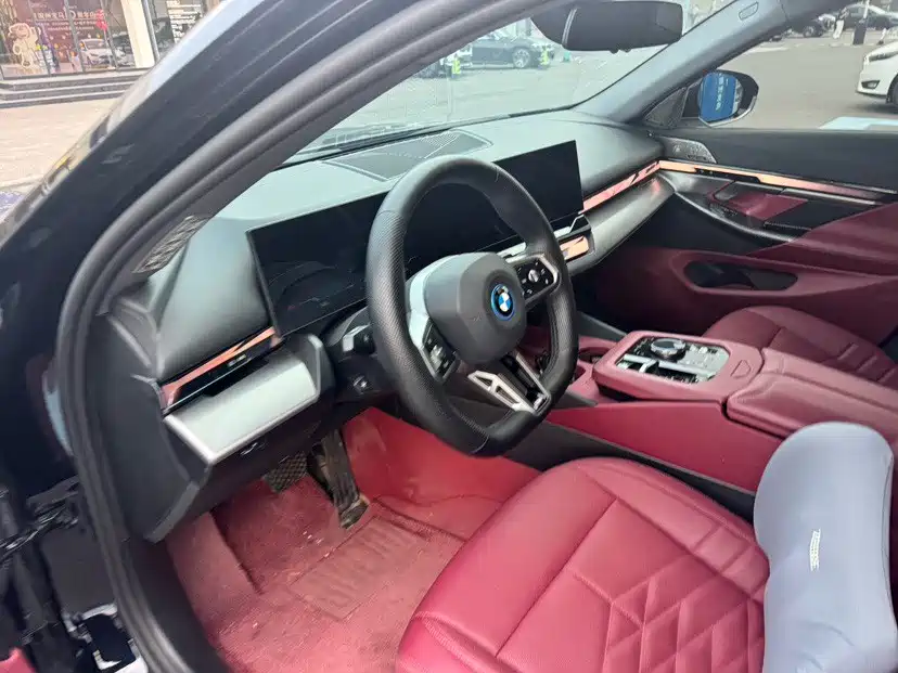 BMW i5 2025