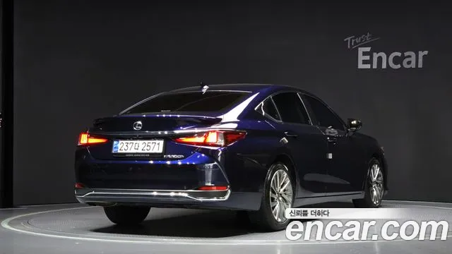 Lexus ES 2024