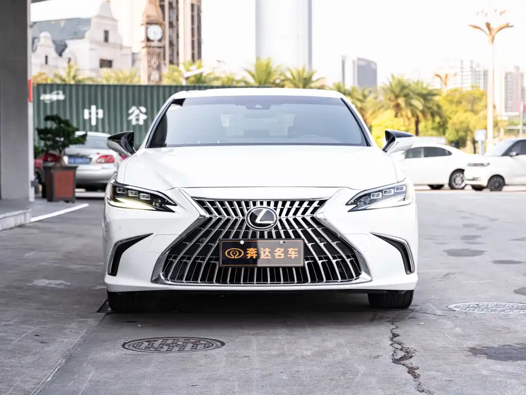 Lexus ES 2024