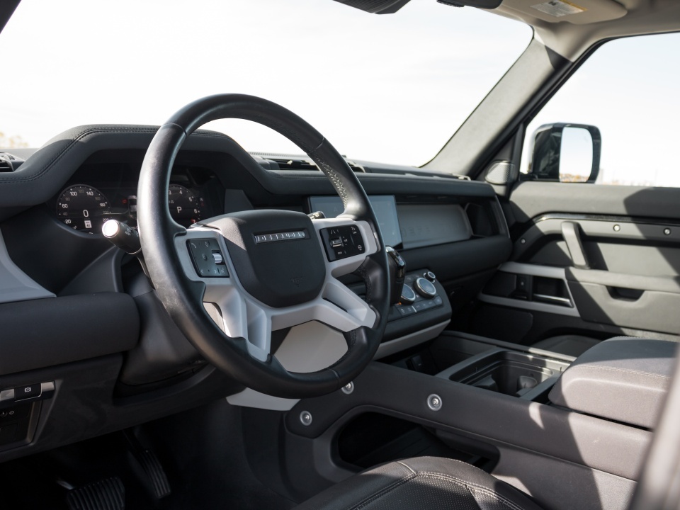 Land Rover Defender 2023
