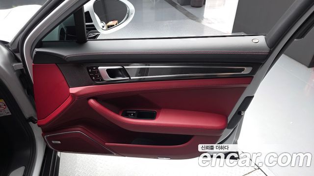 Porsche Panamera 2021