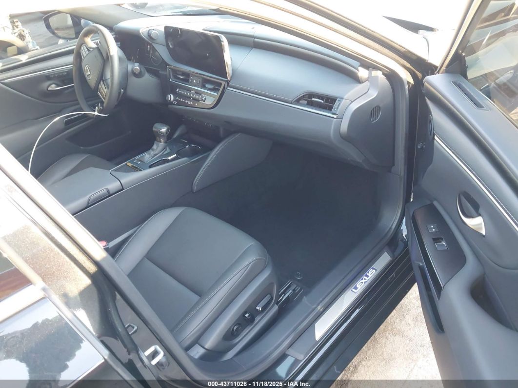 Lexus ES 2025