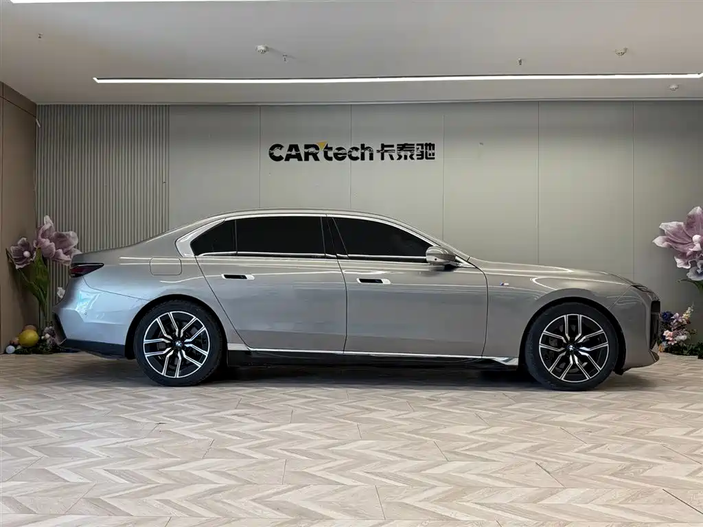 BMW i7 2024