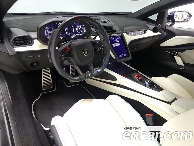 Lamborghini Revuelto 2025