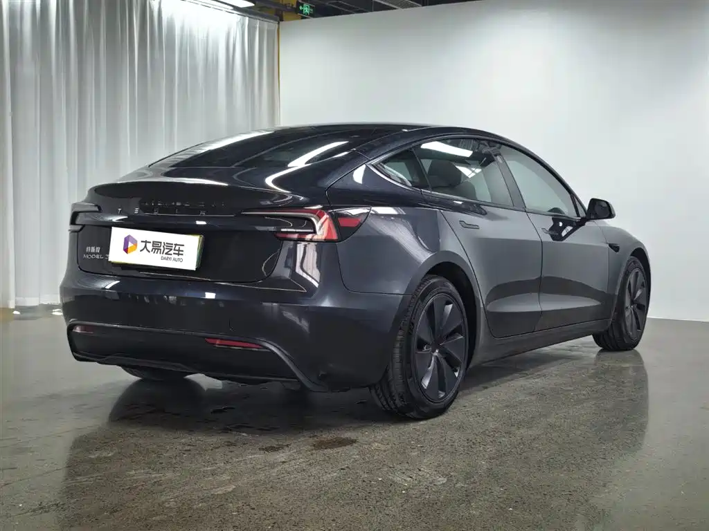 Tesla Model 3 2024