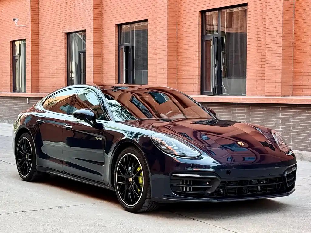 Porsche Panamera 2021