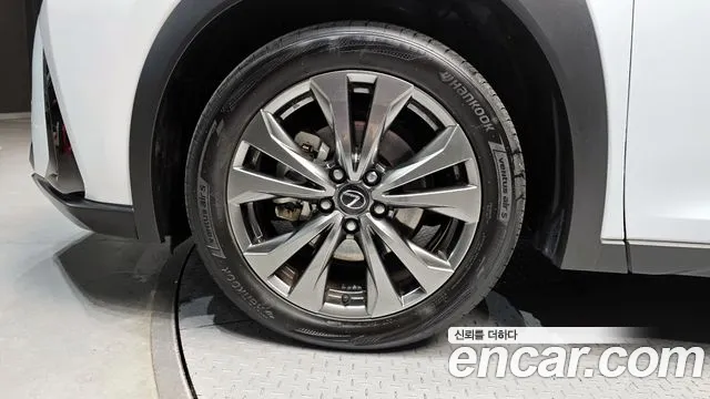 Lexus UX 2024