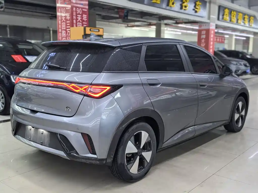 BYD Dolphin 2023