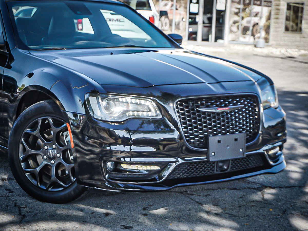 Chrysler 300 2023