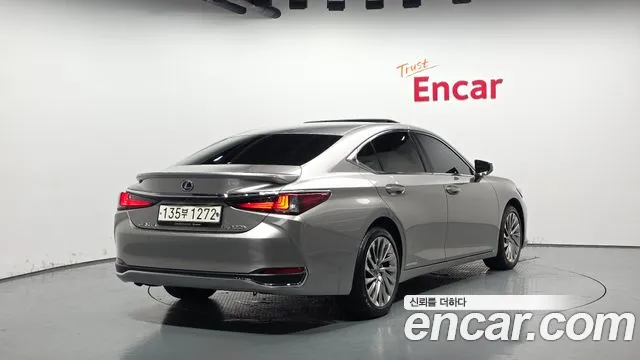 Lexus ES 2021