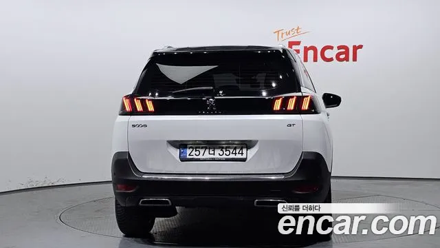 Peugeot 5008 2021