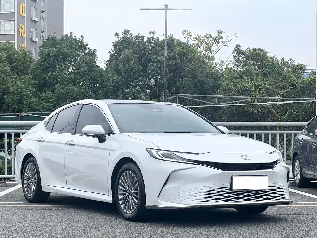 Toyota Camry 2025