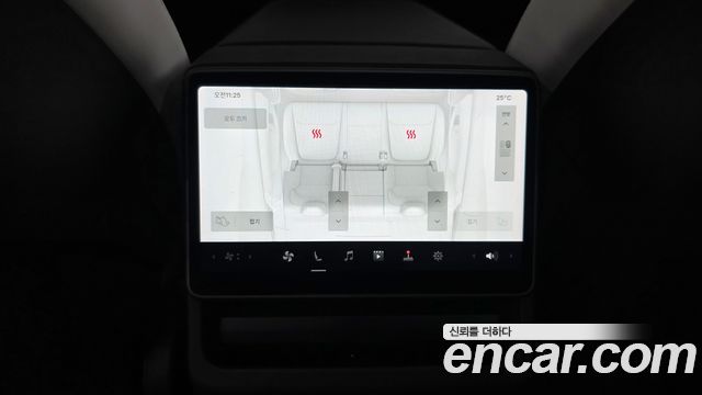 Tesla Model Y 2025