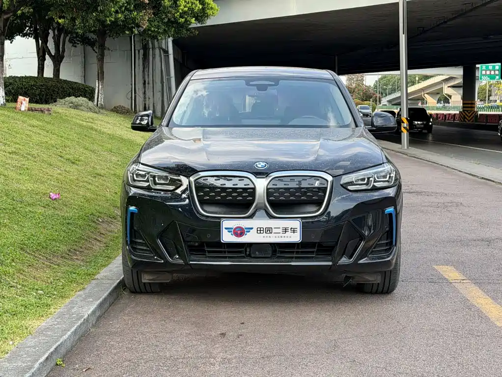 BMW iX3 2023