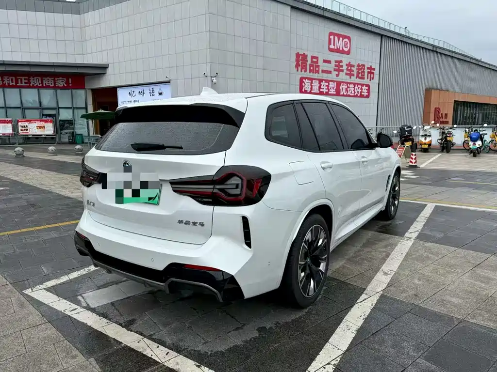 BMW iX3 2024