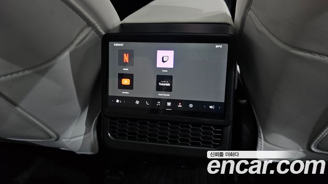 Tesla Model Y 2025