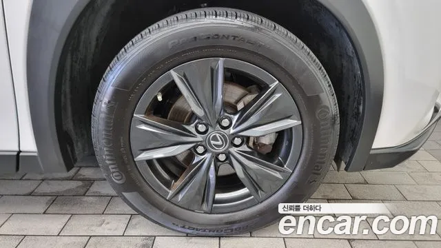 Lexus UX 2021