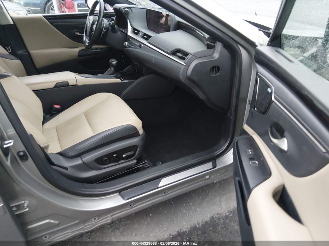 Lexus ES 2021