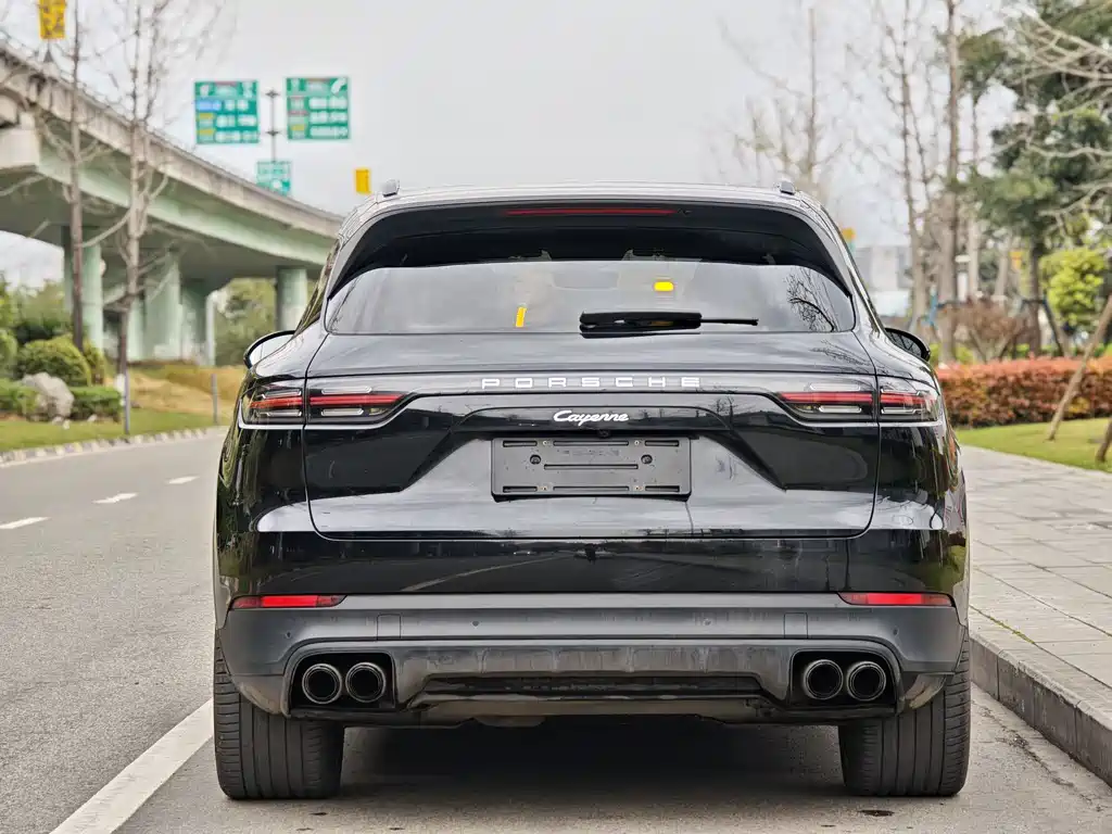 Porsche Cayenne 2021