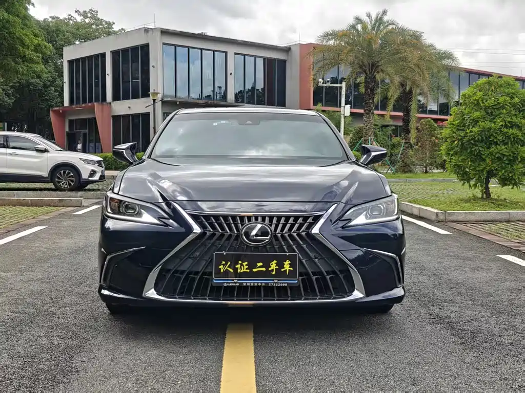 Lexus ES 2021