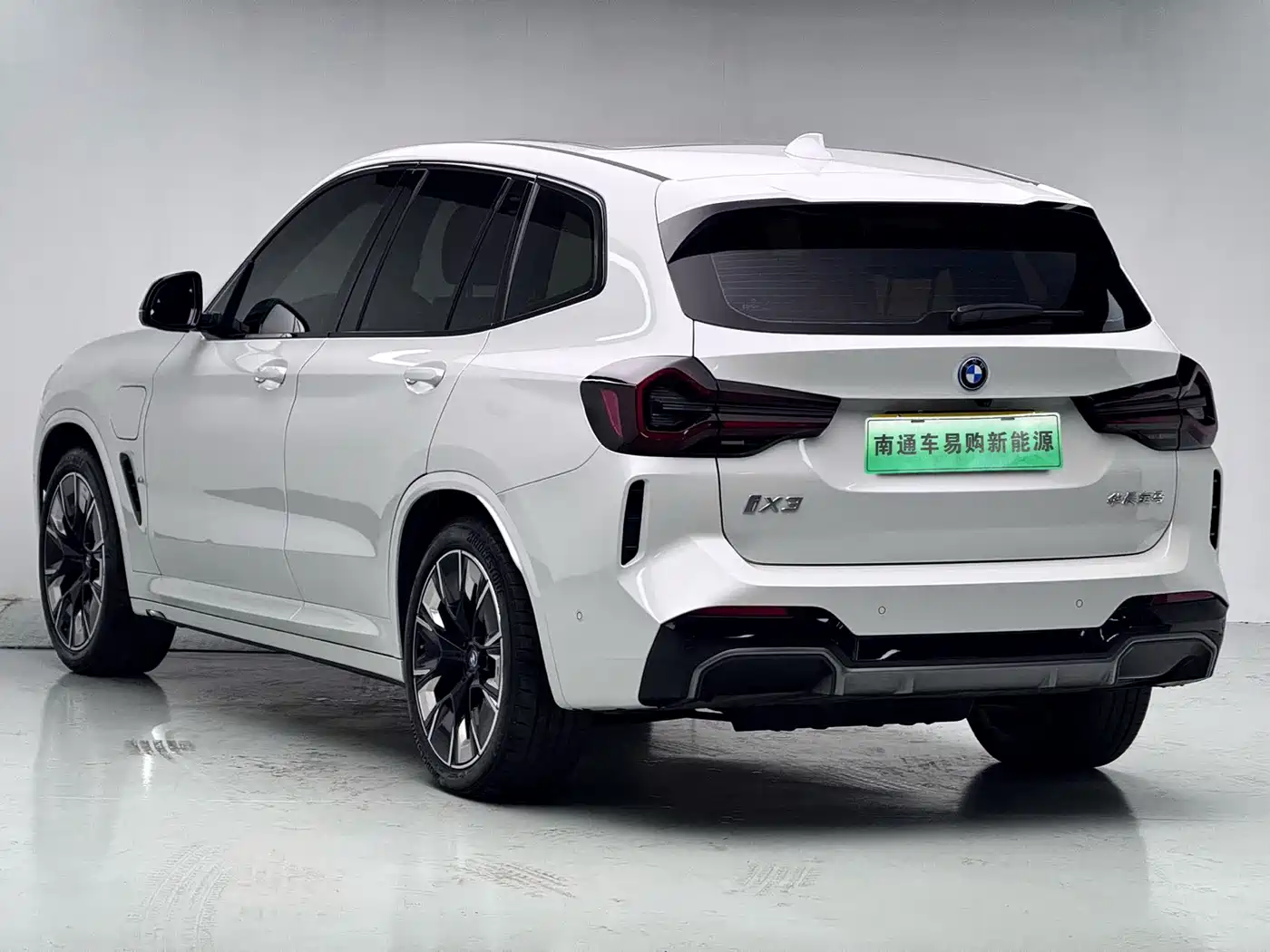 BMW iX3 2024