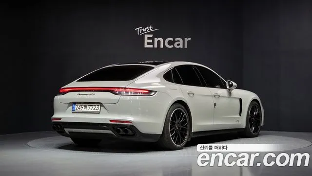 Porsche Panamera 2022