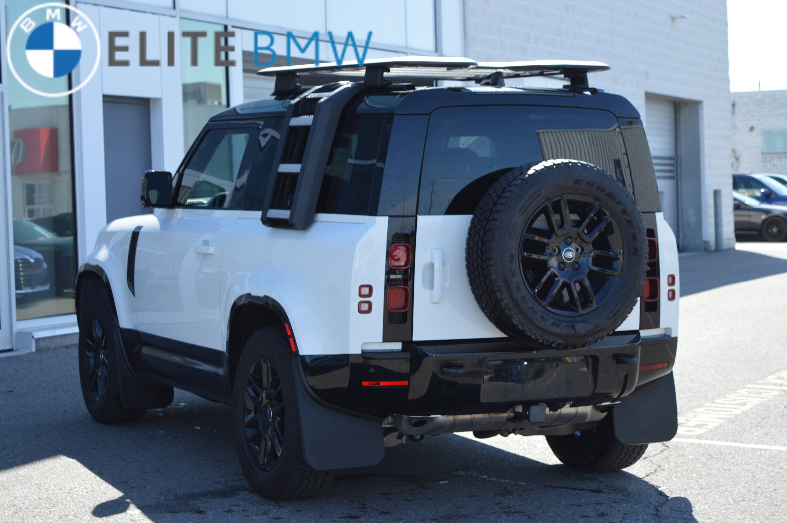 Land Rover Defender 2023