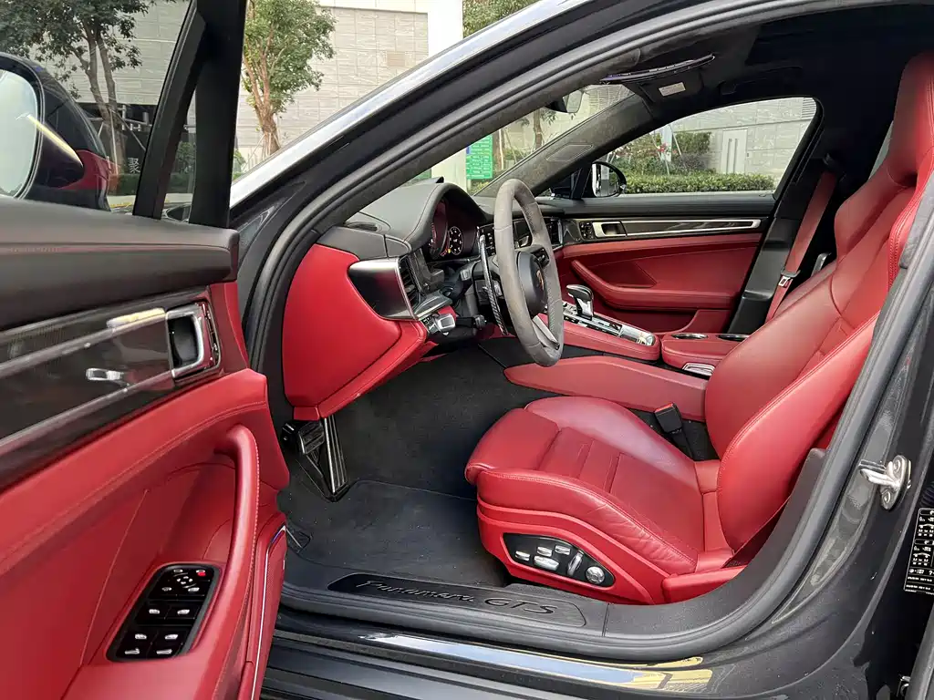 Porsche Panamera 2021