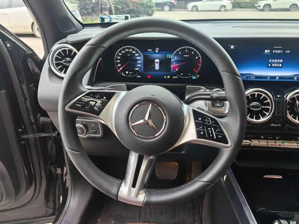 Mercedes-Benz GLB 2024