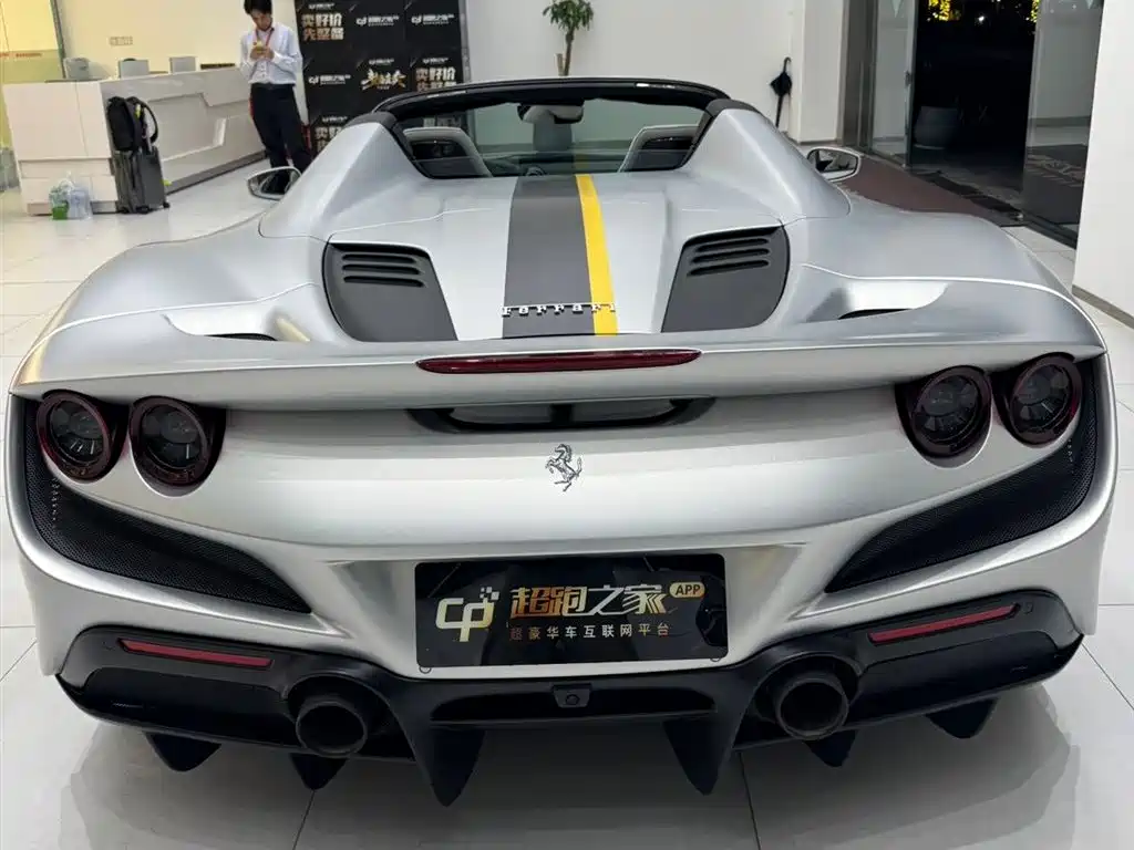 Ferrari F8 2023