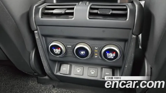 Land Rover Defender 2021