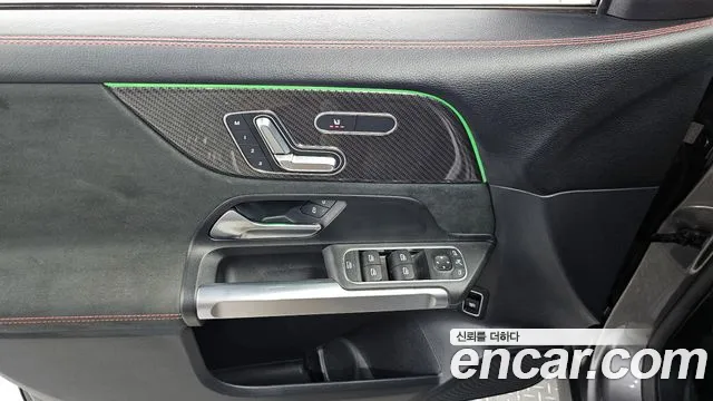 Mercedes-Benz GLB 2023
