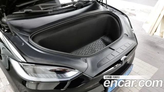 Tesla Model X 2024