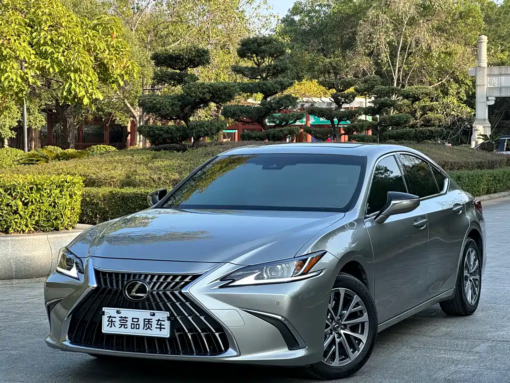 Lexus ES 2023