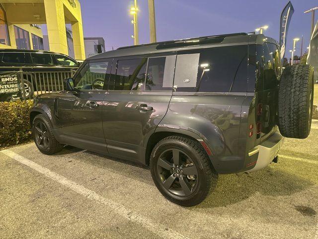 Land Rover Defender 2024