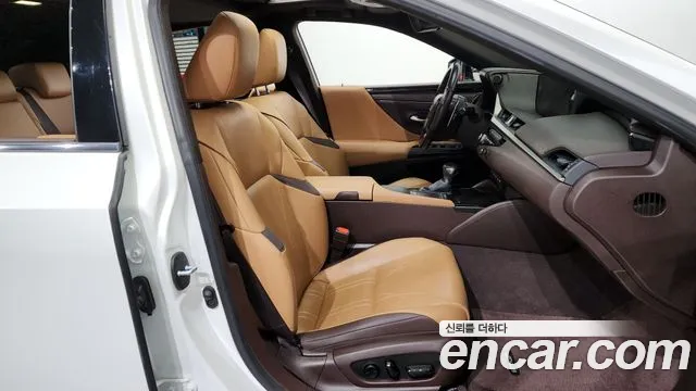 Lexus ES 2021