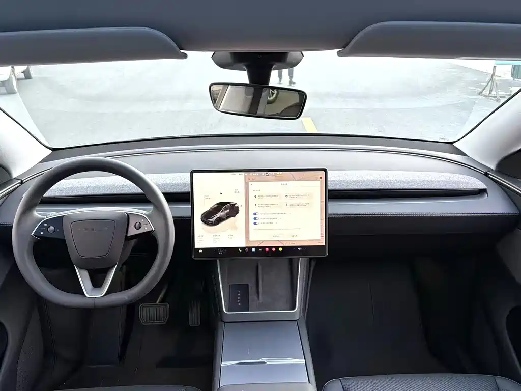 Tesla Model Y 2025
