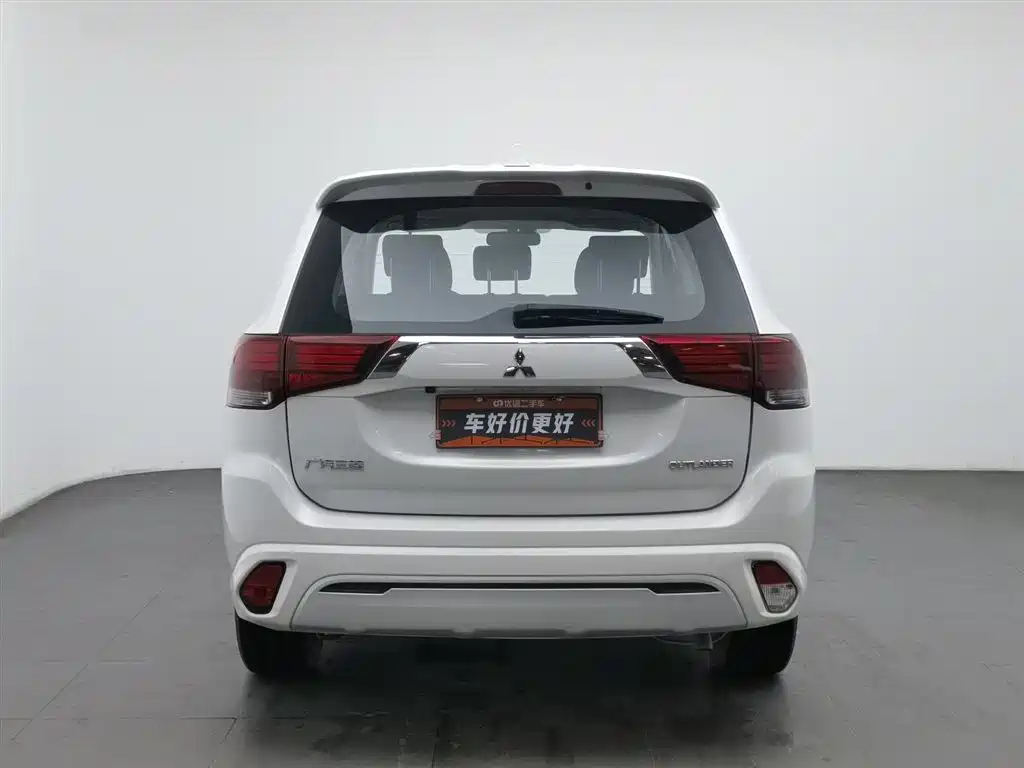 Mitsubishi Outlander 2023