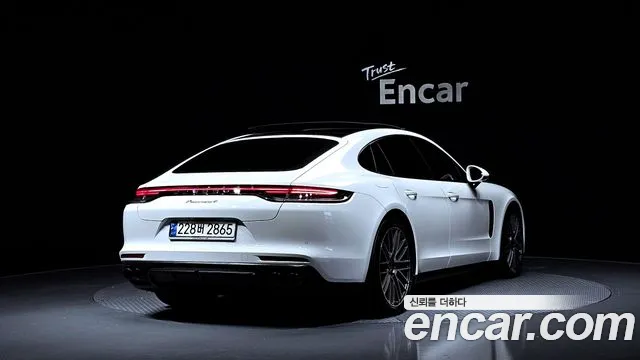 Porsche Panamera 2021
