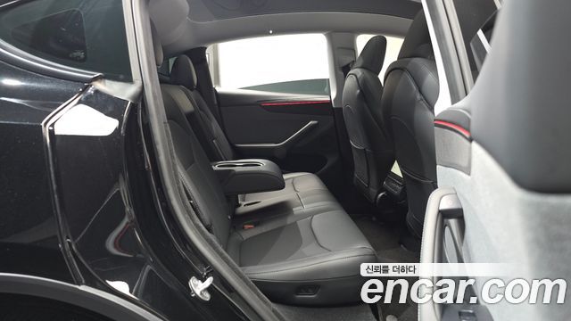 Tesla Model Y 2025