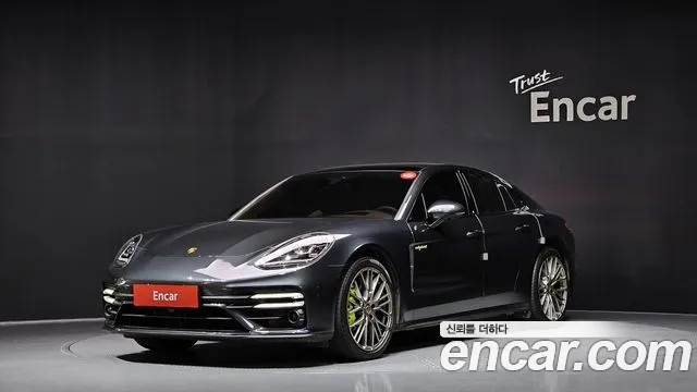Porsche Panamera 2023