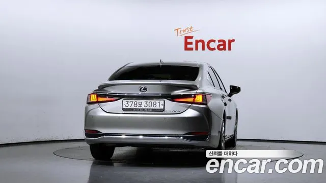Lexus ES 2023
