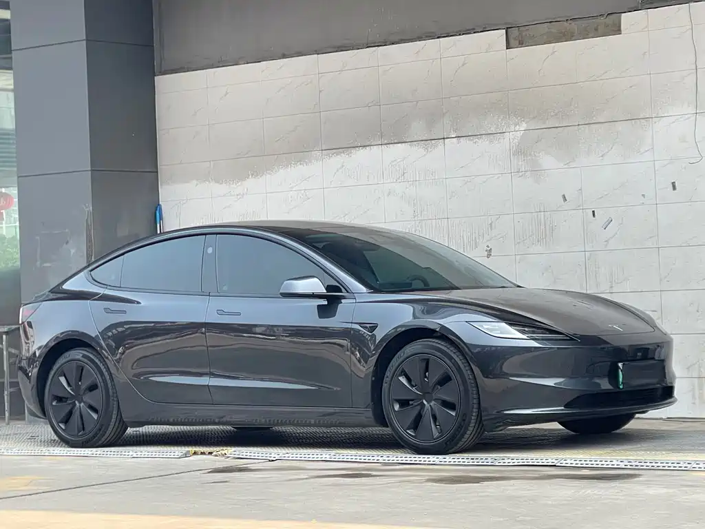 Tesla Model 3 2024