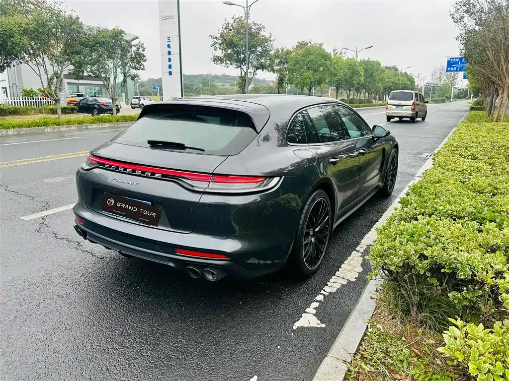 Porsche Panamera 2023